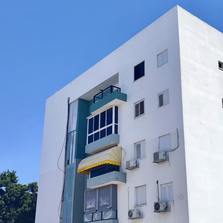 חזית אחרי שיקום פגיעת רקטה